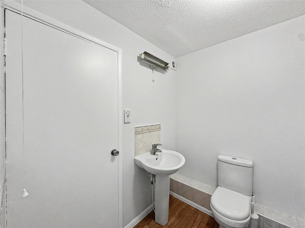 Additional image 9 of 2 bed flat for saleChiltern Park Avenue, Berkhamsted HP4