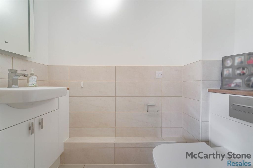 Additional image 18 of 2 bed flat for saleOakhill Place, High View, Bedford, Bedfordshire MK41