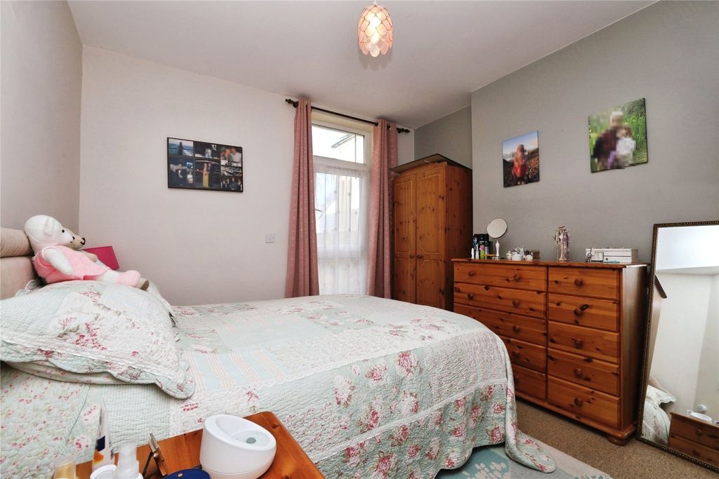Additional image 3 of 3 bed flat for salePark Avenue, Bideford, Devon EX39