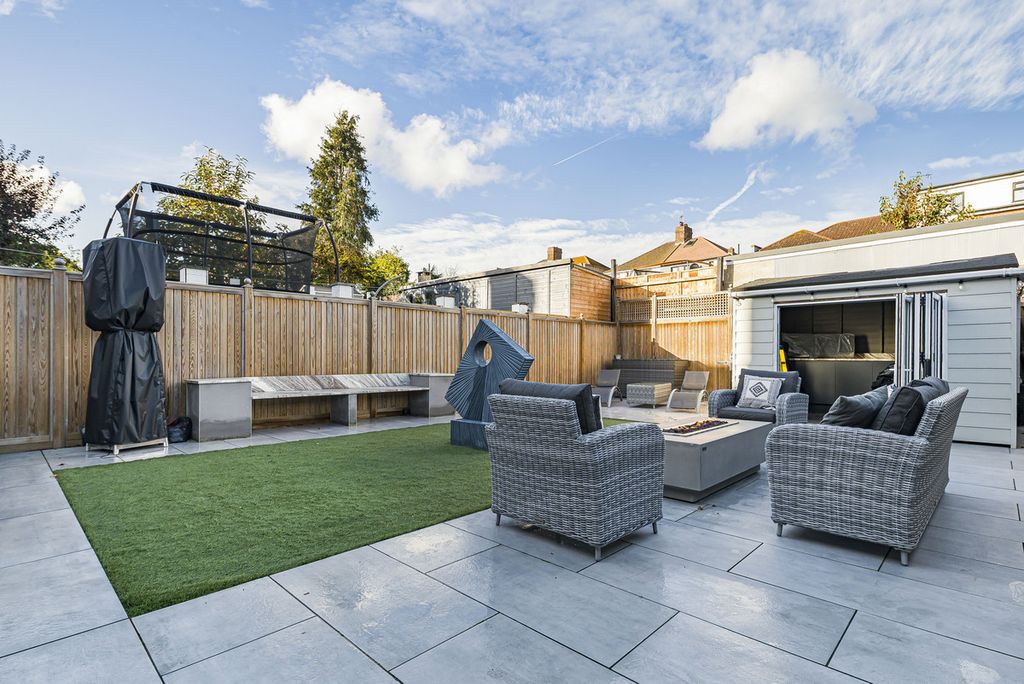 Additional image 41 of 4 bed semi-detached house for saleEdwin Close, Bexleyheath DA7