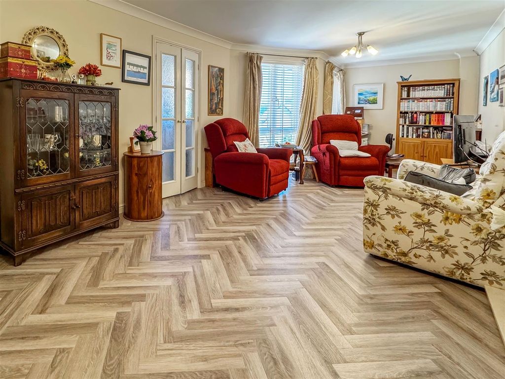 Additional image 3 of 2 bed flat for saleQueen Street, Arundel BN18