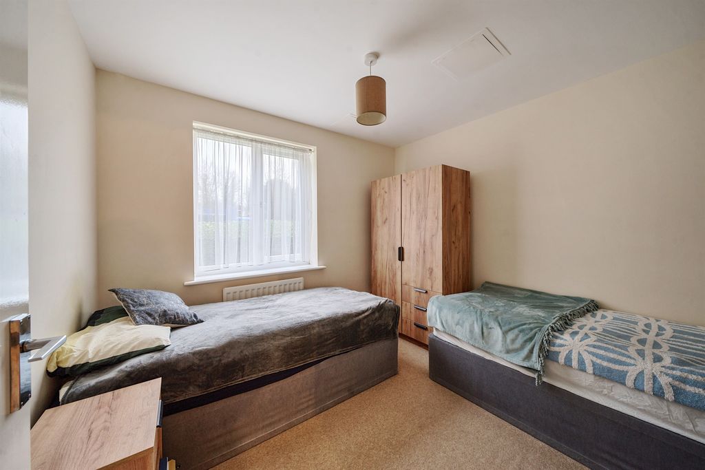 Additional image 6 of 2 bed flat for saleHigh Street, Berkhamsted HP4