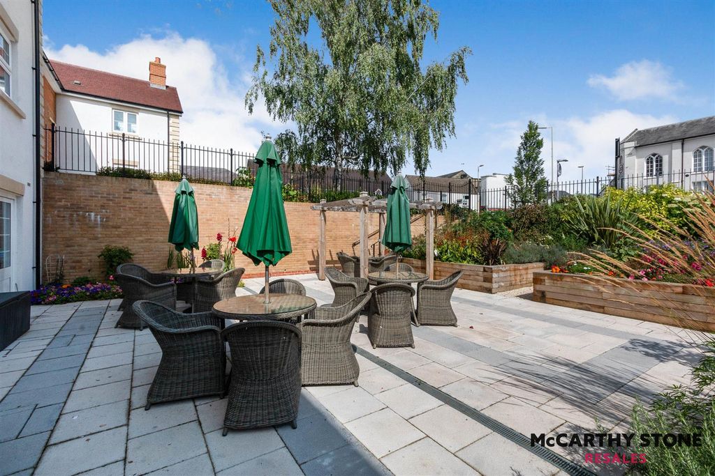 Additional image 21 of 2 bed flat for saleQueen Elizabeth Place, Orchard Lane, Alton GU34