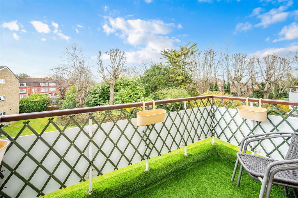 Additional image 2 of 2 bed flat for saleWell House, Woodmansterne Lane, Banstead SM7