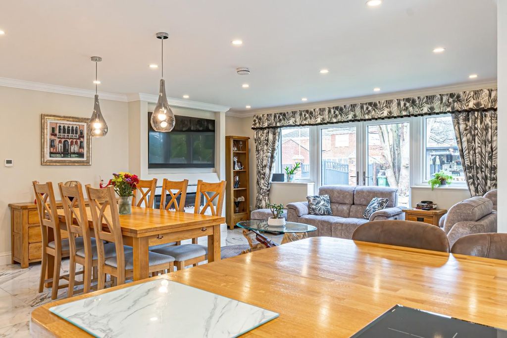Additional image 5 of 5 bed detached house for saleBarnett Way, Bierton, Aylesbury HP22