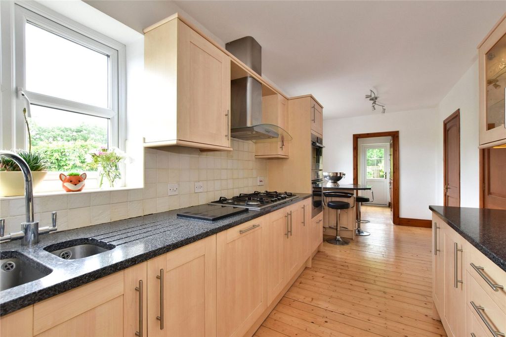 Additional image 11 of 4 bed semi-detached house for saleDairy Way, Abbots Langley WD5