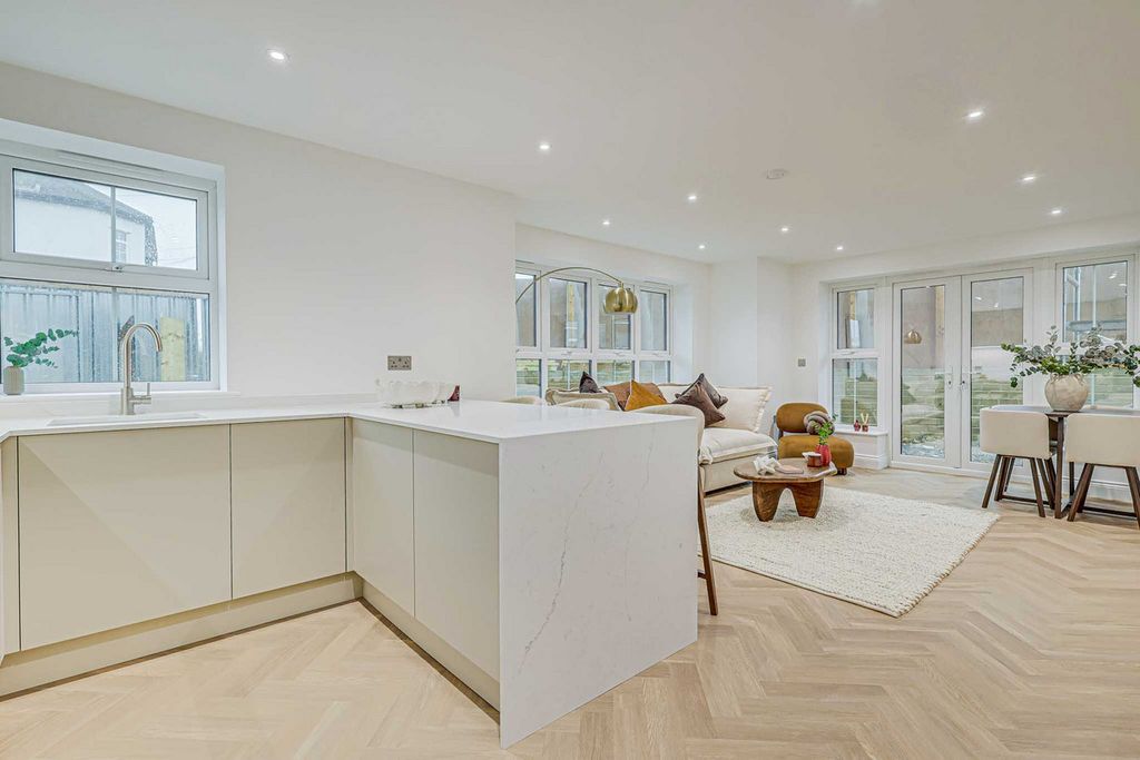 Additional image 10 of 2 bed flat for saleHall Crescent, Benfleet SS7
