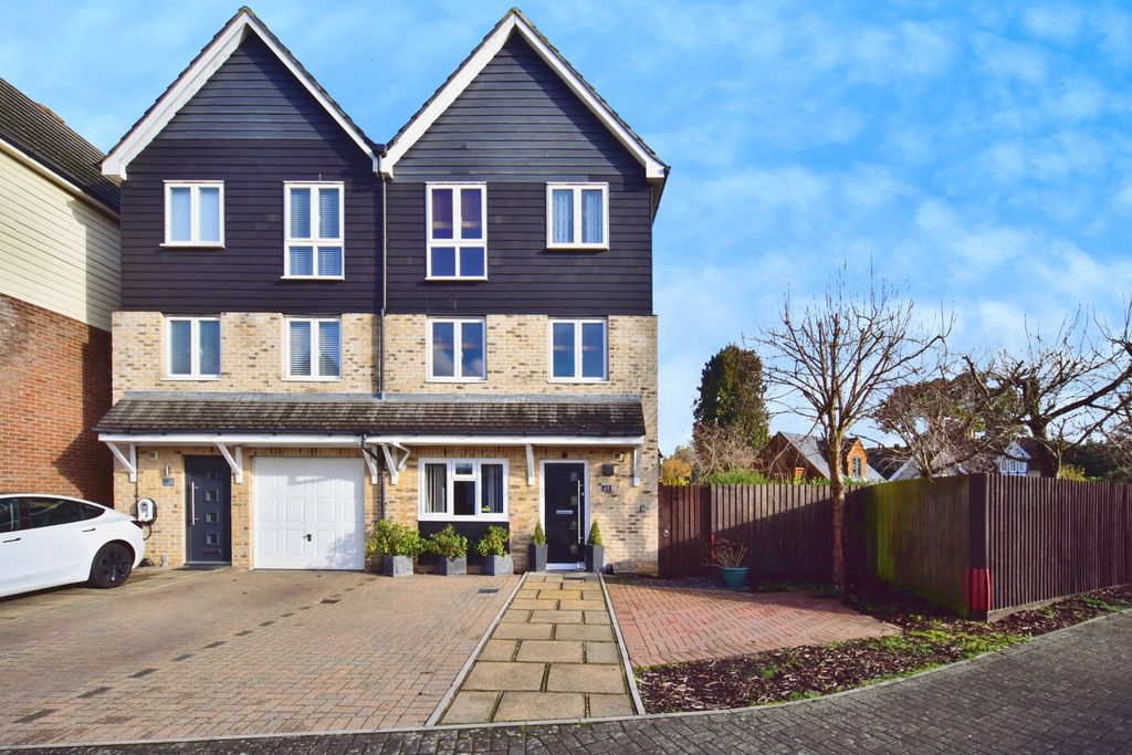 3 bed town house for saleBridge Place, Aylesford ME20