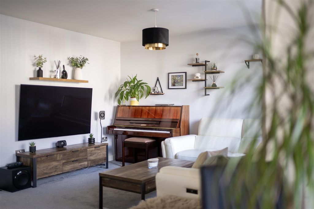 Additional image 3 of 2 bed flat for sale41 Meadow Wood Road, Inverness IV2