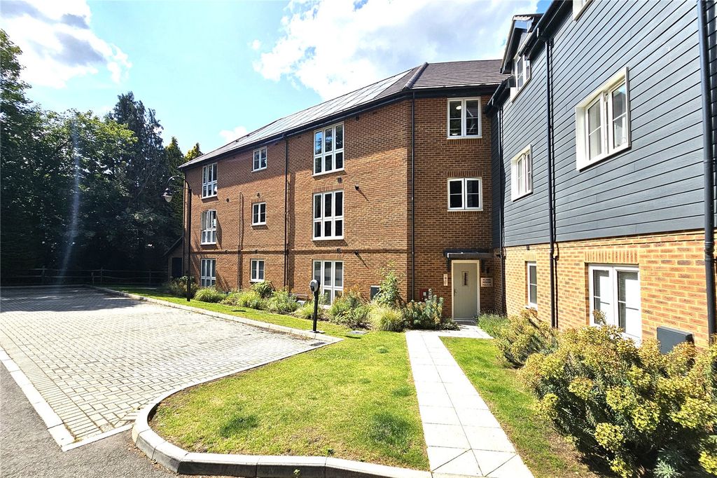 Additional image 8 of 1 bed flat for saleWoodside Close, Bagshot, Surrey GU19