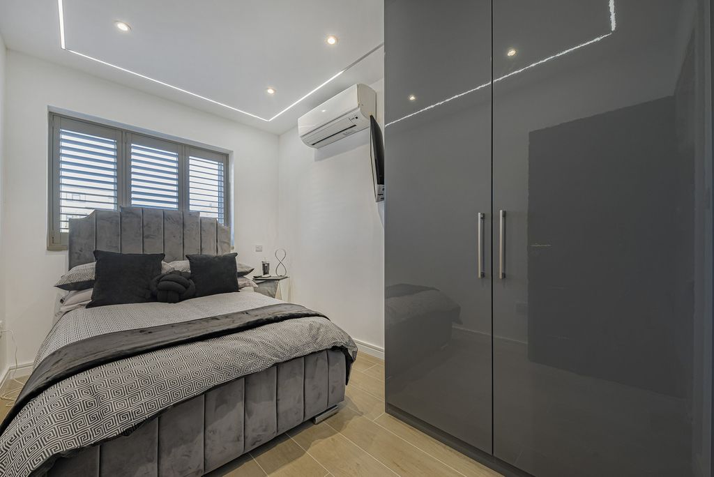 Additional image 16 of 4 bed semi-detached house for saleEdwin Close, Bexleyheath DA7