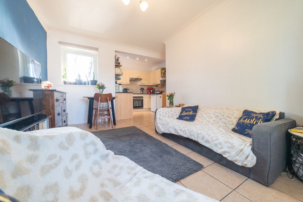 Additional image 4 of 2 bed flat for saleStacey Court, Roath CF24