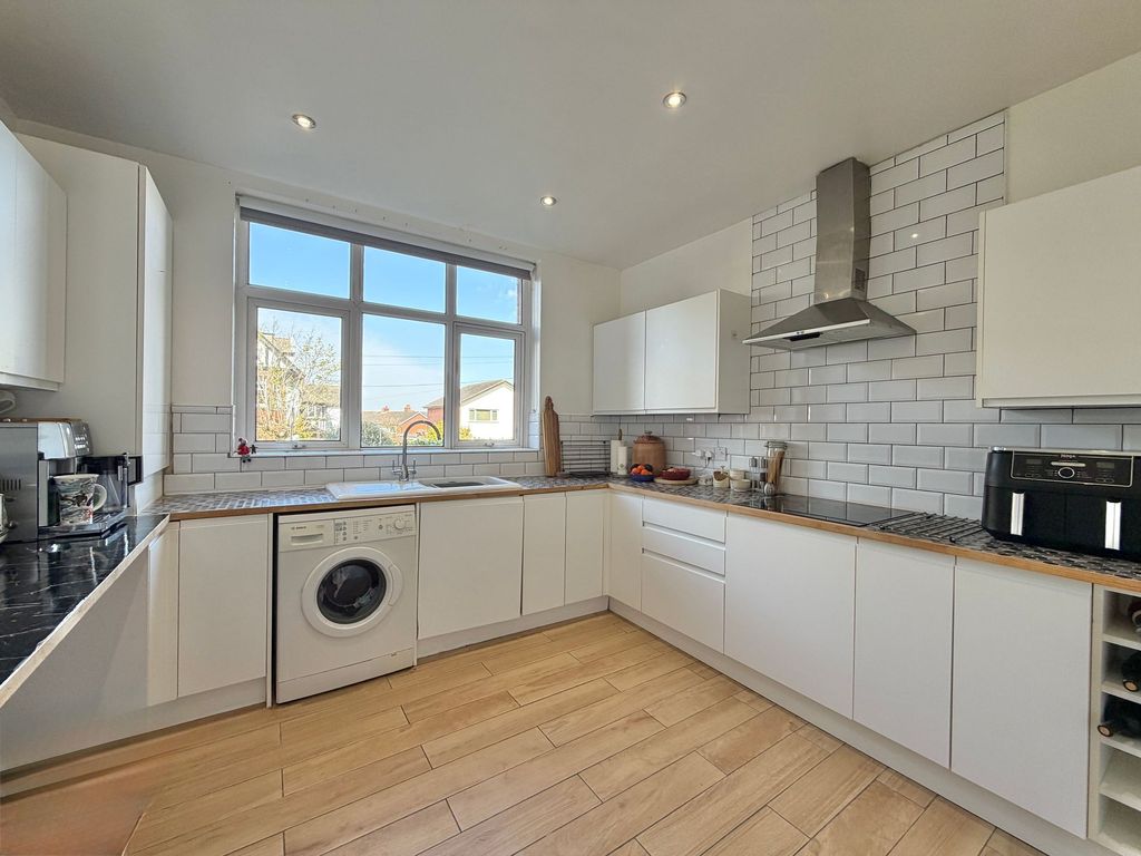 3 bed flat for saleCromwell Crescent, Carlisle CA3 photo 3