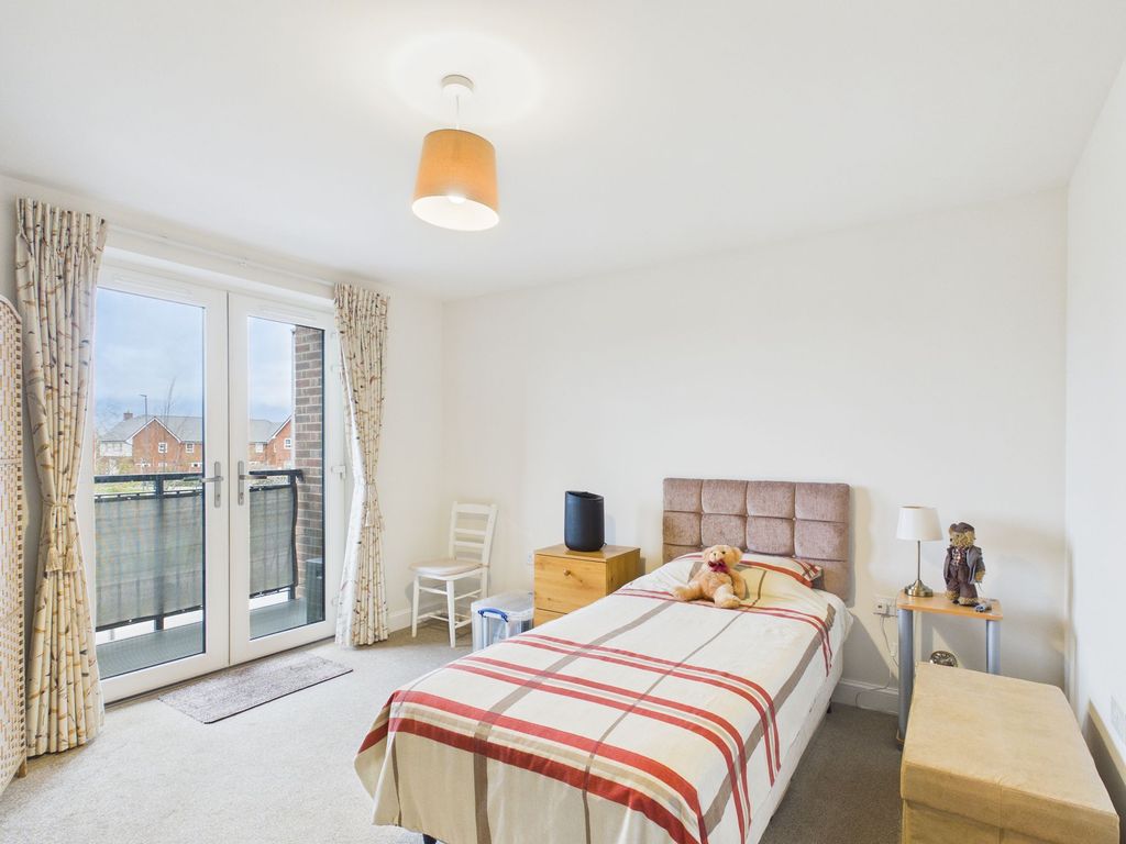 2 bed flat for saleKingsbrook Basin, Broughton HP22 photo 2