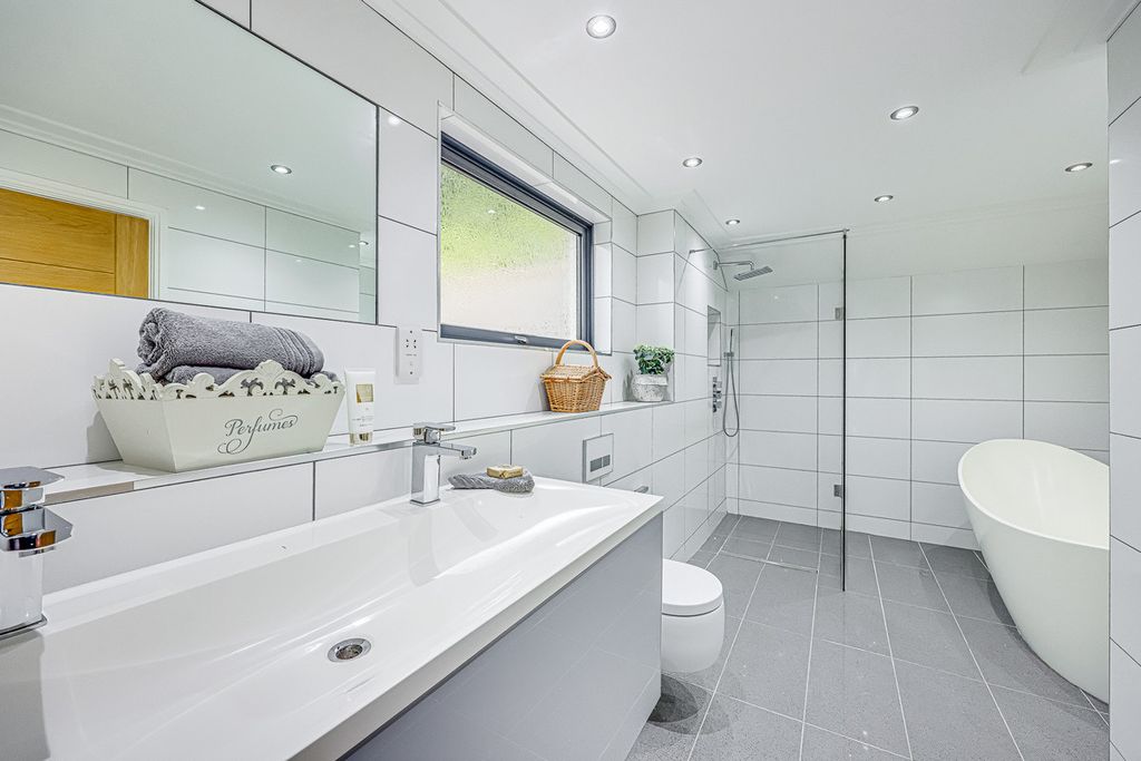 Additional image 35 of 5 bed detached house for saleBowers Road, Benfleet SS7