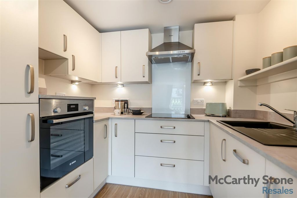 Additional image 5 of 1 bed flat for saleQueen Elizabeth Place, Orchard Lane, Alton GU34