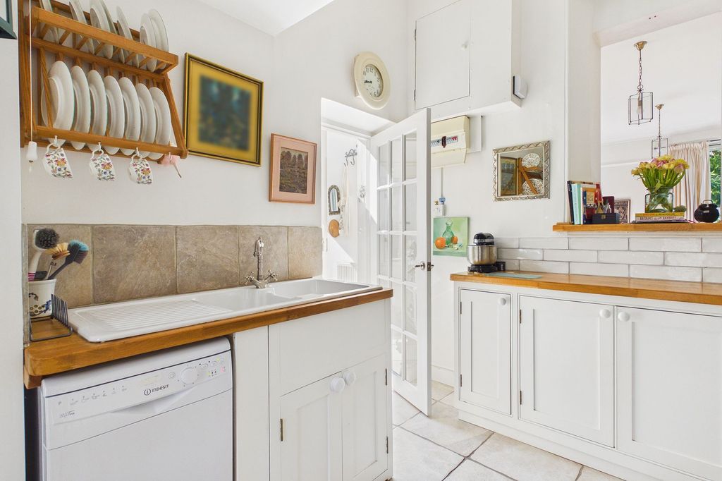 3 bed flat for saleStation Road, Beechcroft EX20 photo 5