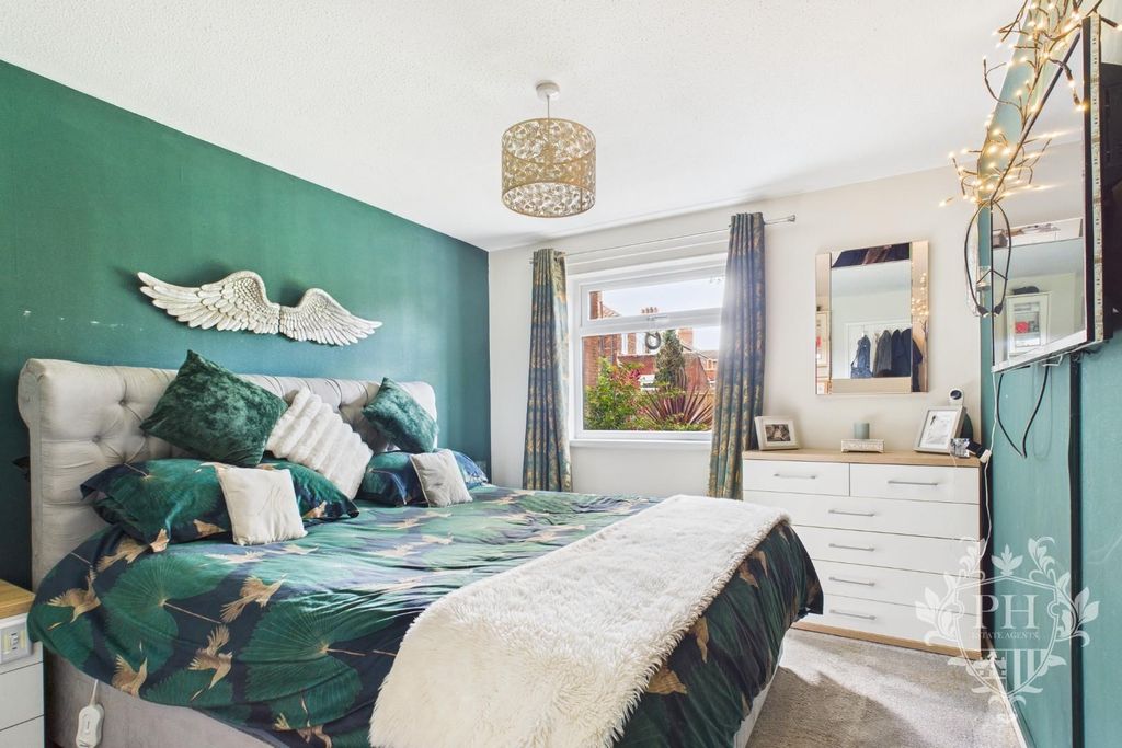 2 bed flat for saleHighfield Road, Middlesbrough TS4 photo 5