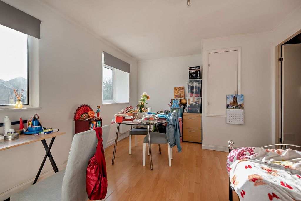 Additional image 5 of 1 bed flat for saleWillowmead Close, Woking GU21