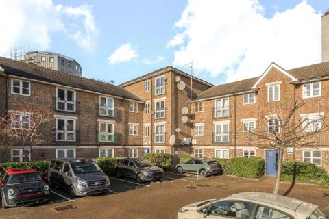 Caravel Close, London E14