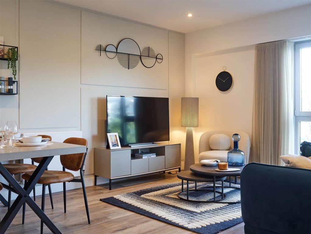 Additional image 2 of 2 bed flat for saleBankside Gardens, Reading RG2