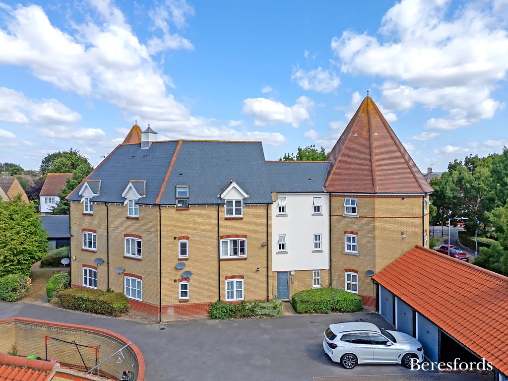2 bed flat for saleBridge Street, Basildon SS15