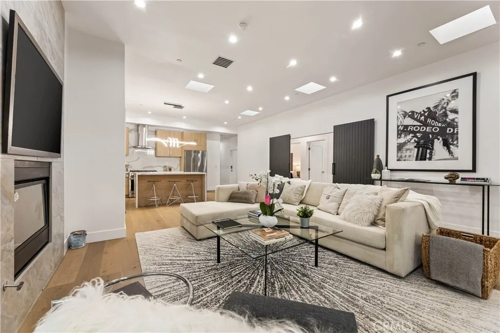 Additional image 15 of 1170 S Lucerne Blvd, Los Angeles, CA 90019