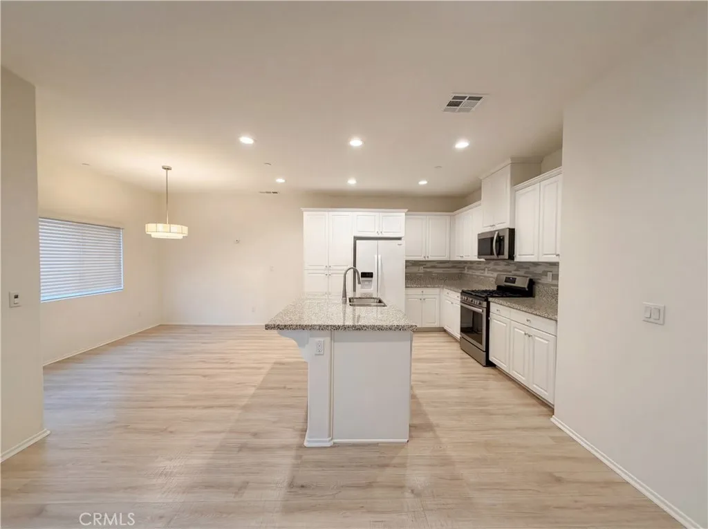 24266 Hazelnut Avenue, Murrieta, CA 92562 photo 3