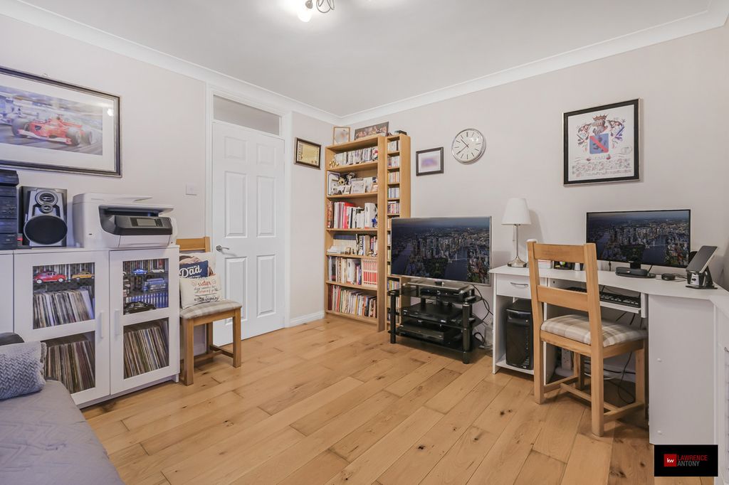 Additional image 9 of 5 bed detached house for saleLee Chapel Lane, Basildon SS16
