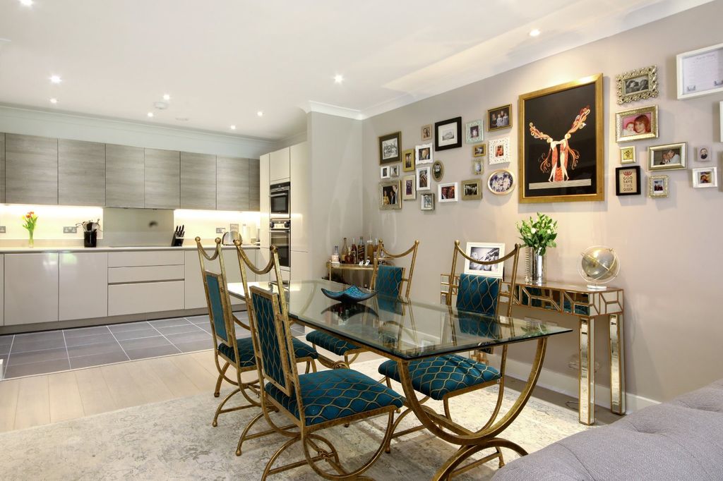 Additional image 7 of 2 bed flat for saleStation Road, Beaconsfield, Buckinghamshire HP9