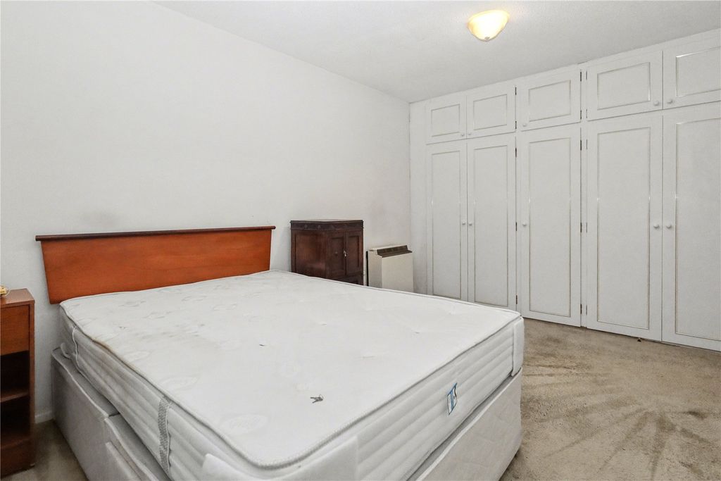 Additional image 6 of 2 bed flat for saleSt. Johns, Woking, Surrey GU21