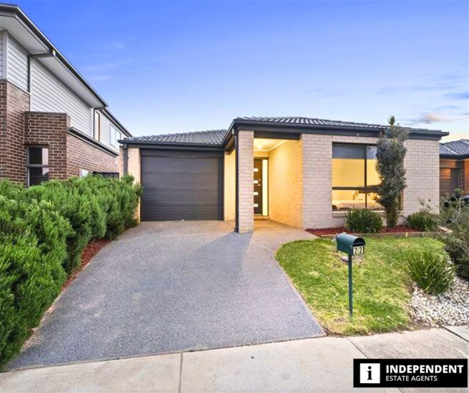 22 Fleuve Rise, Clyde North VIC 3978