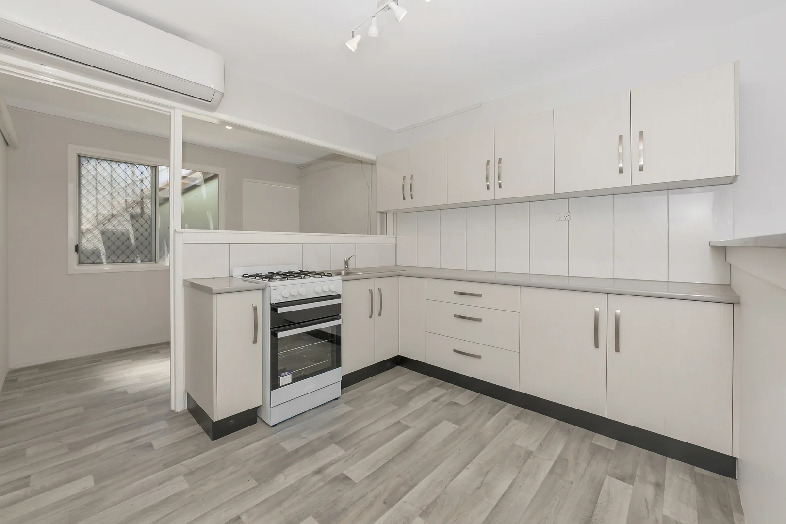 Additional image 4 of 1/19 Carr Street, Hermit Park QLD 4812