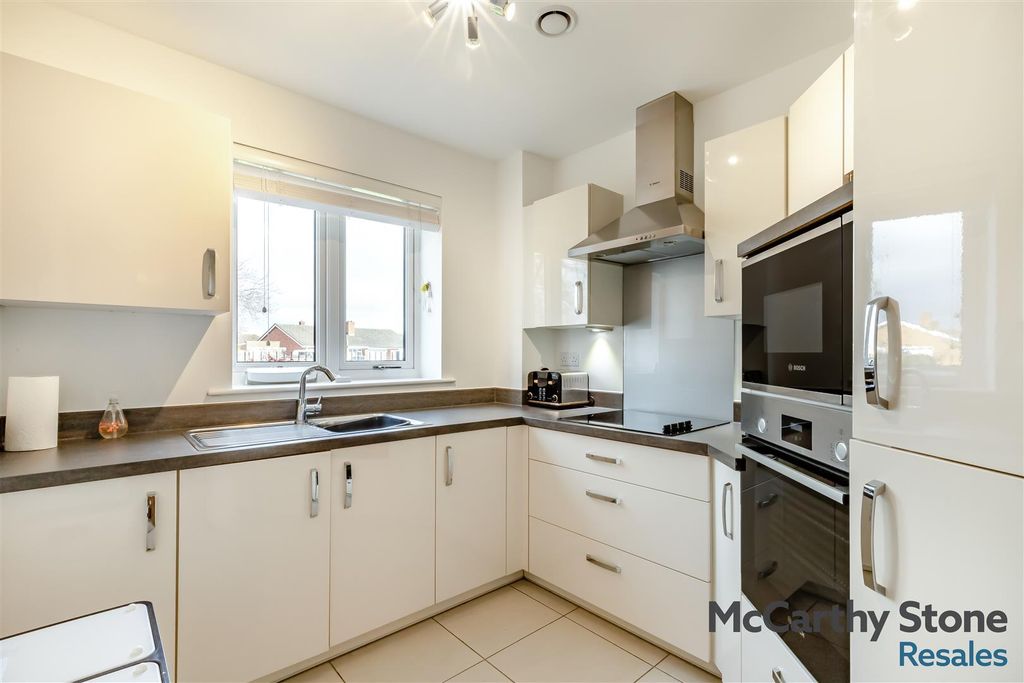 Additional image 7 of 2 bed flat for saleOakhill Place, High View, Bedford, Bedfordshire MK41