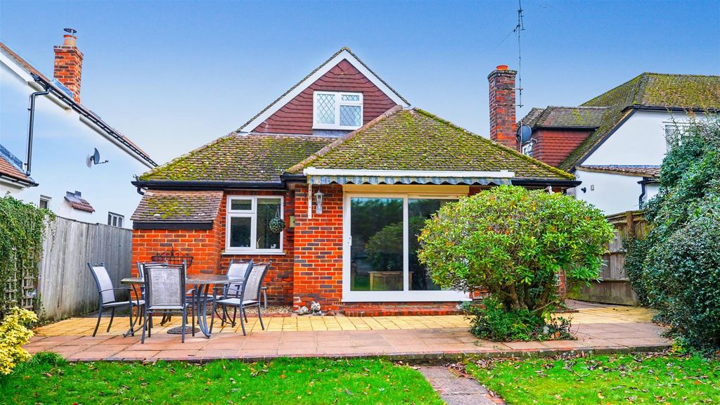 Additional image 22 of 3 bed chalet for saleWest Farm Close, Ashtead KT21