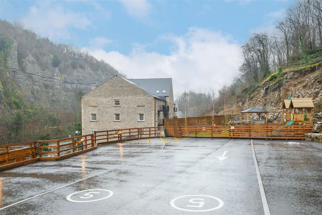 Additional image 17 of 1 bed flat for sale5 Rock Mill Holiday Apartments, The Dale, Stoney Middleton, Hope Valley S32