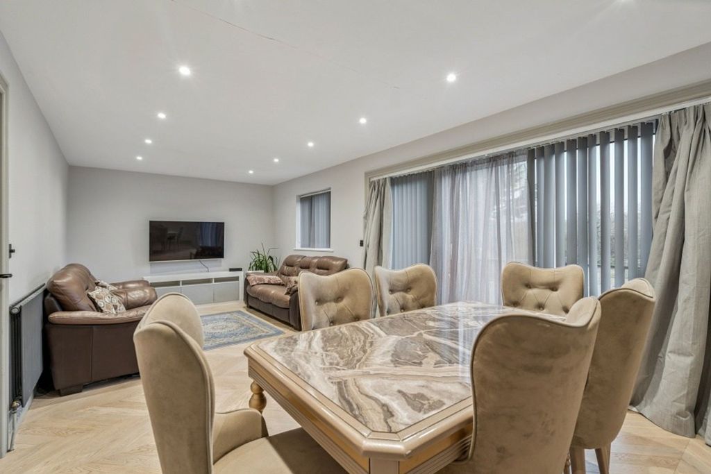 Additional image 7 of 5 bed terraced house for saleAlva Way, Carpenders Park, Watford WD19