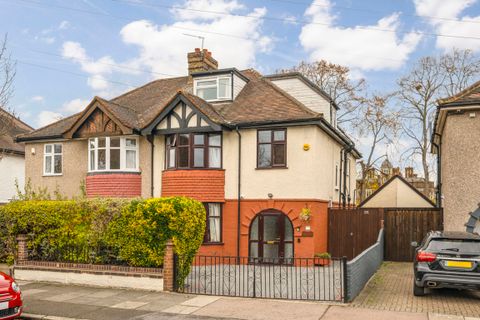 Canberra Road, Charlton SE7
