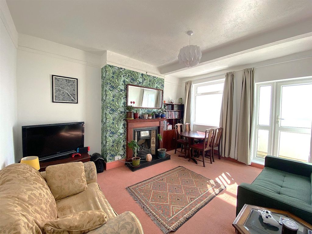 2 bed flat for saleShellbourne House, Marina, Bexhill-On-Sea TN40 photo 5