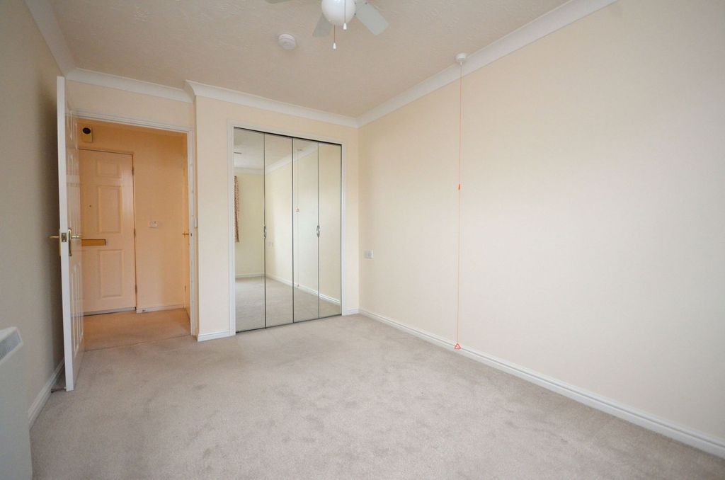 Additional image 5 of 1 bed flat for saleWoodlands Court, Walderslade Road, Chatham ME5