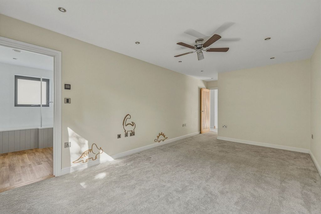 Additional image 28 of 6 bed detached house for saleFiddlers Green, Attleborough NR17