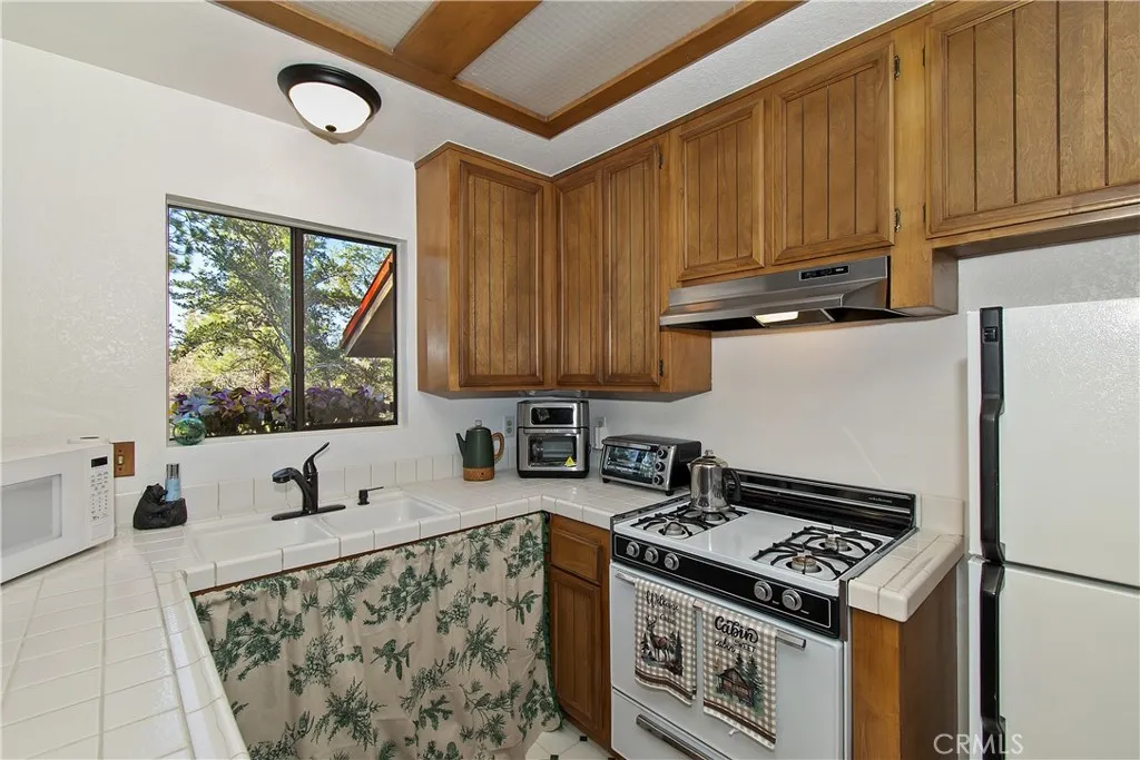 Additional image 15 of 843 Victoria Ln, Sugarloaf, CA 92386