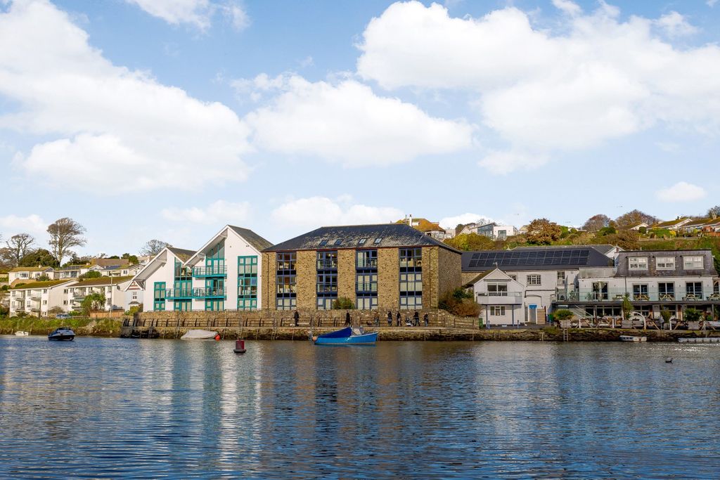 3 bed flat for saleCrabshell Quay, Embankment Road, Kingsbridge, Devon TQ7