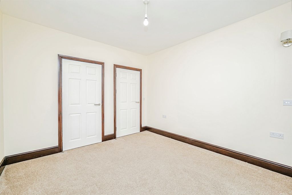 Additional image 10 of 5 bed semi-detached house for salePort Road East, Barry CF62