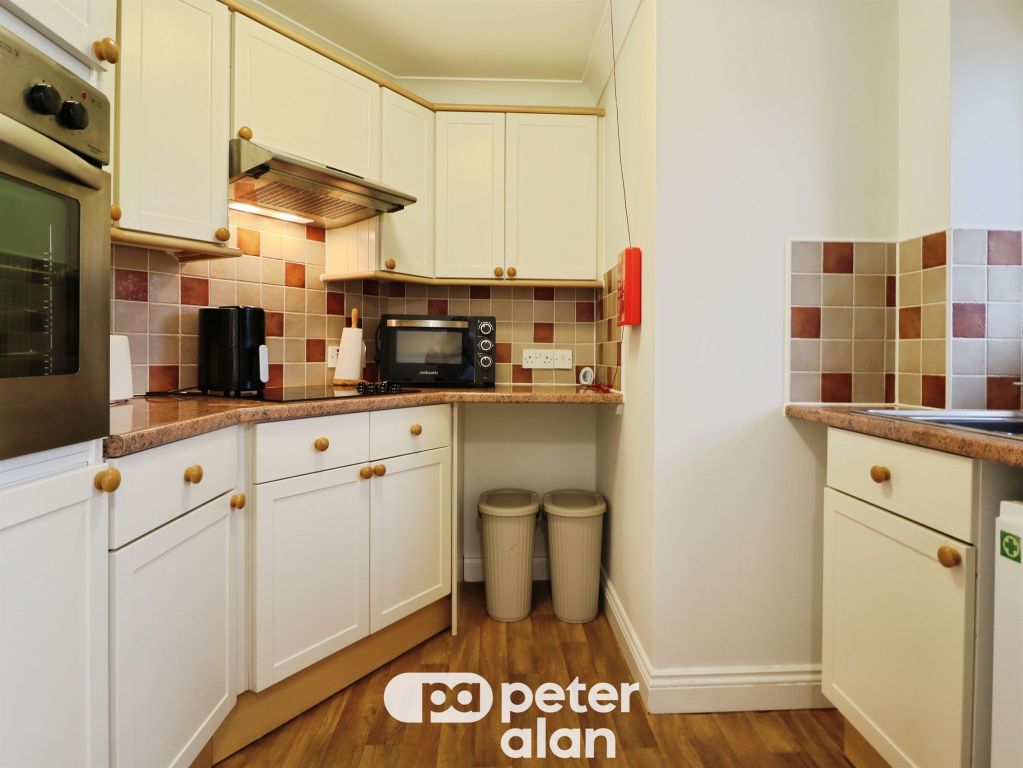1 bed flat for saleLatteys Close, Cardiff CF14 photo 3