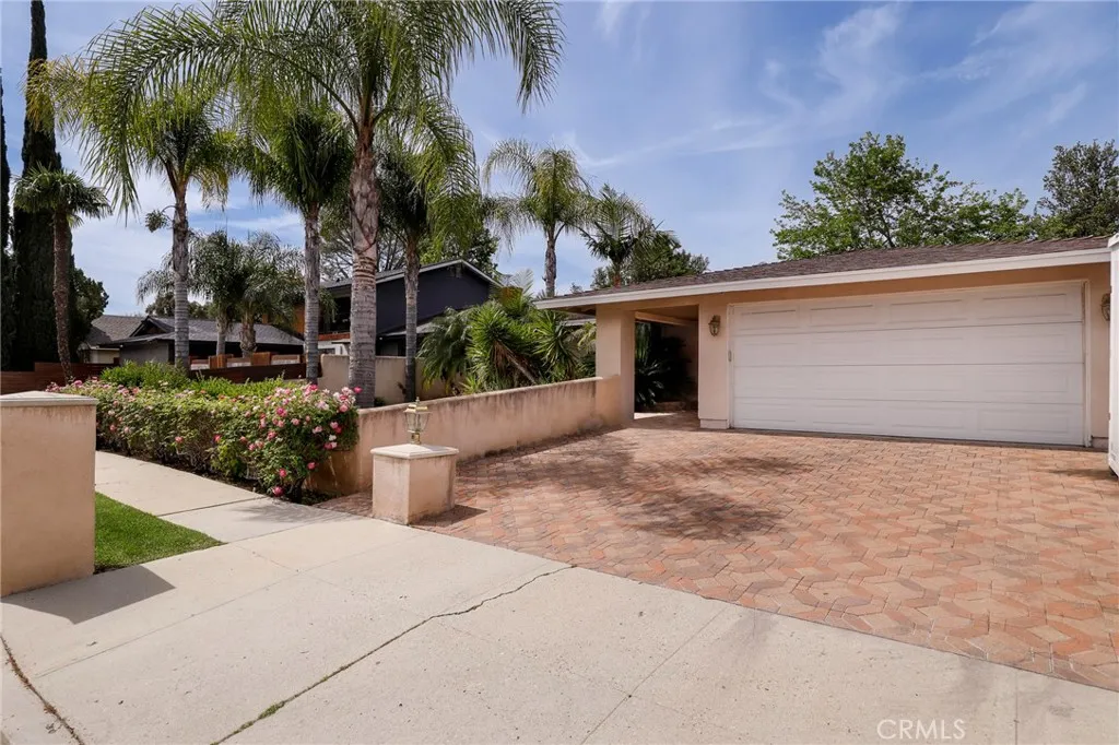 233 Kanan Rd, Oak Park, CA 91377 photo 3