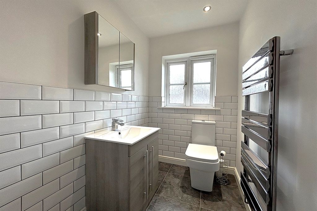 Additional image 9 of 2 bed flat for saleThe Oaks, Horseshoe Lane, Alderley Edge SK9