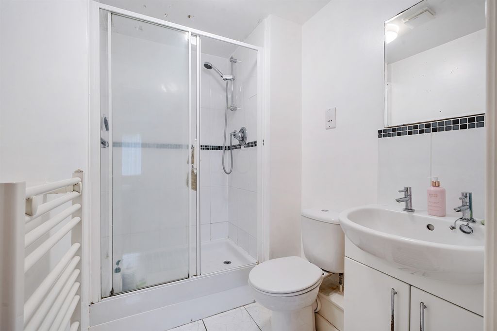 Additional image 8 of 2 bed flat for saleHigh Street, Berkhamsted HP4