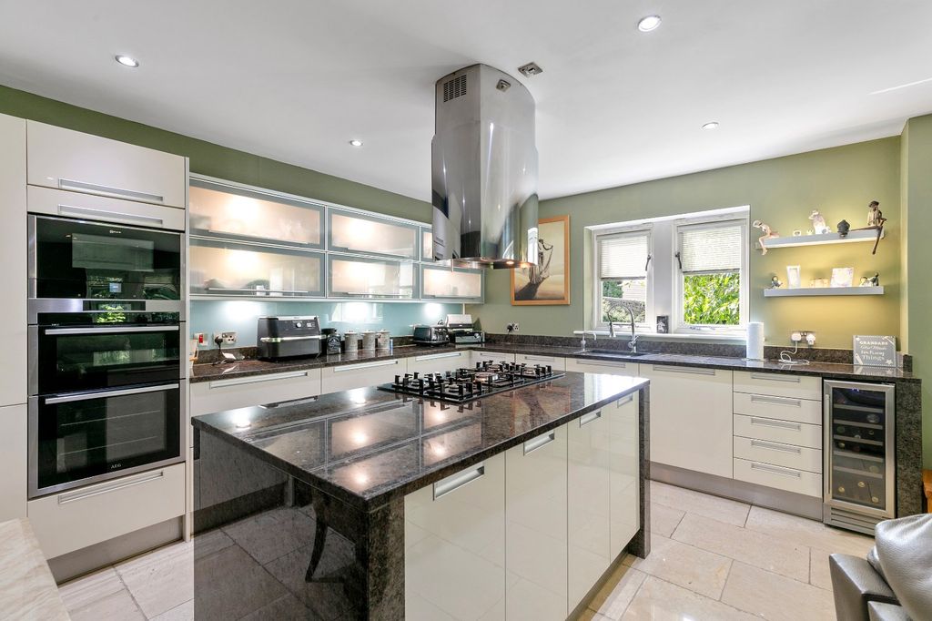 Additional image 15 of 4 bed detached house for salePark Drive, Bingley, West Yorkshire BD16