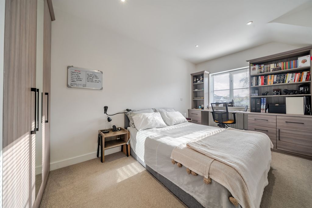 Additional image 8 of 3 bed semi-detached house for saleChestnut Drive, Berkhamsted HP4